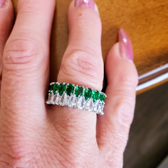 Cz & peridot Gemstone band ring - Picture 6 of 12